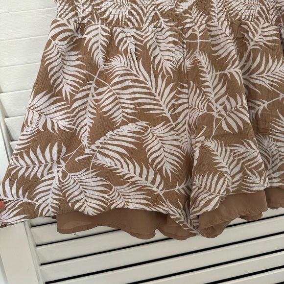 Linen Shorts - Picture 3 of 4